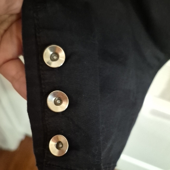 Chico's Crop Black Cargo Pants In Lighrweight Cotton - Picture 6 of 8